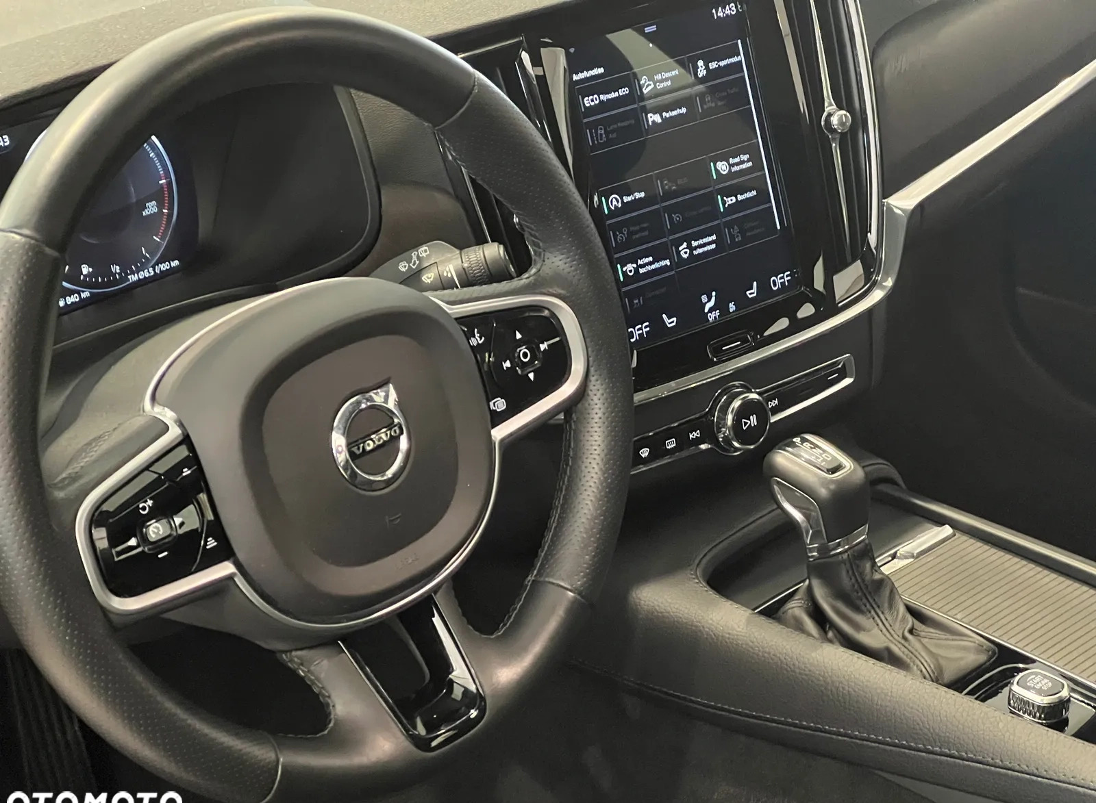 Volvo V90 Cross Country cena 135900 przebieg: 161900, rok produkcji 2017 z Zawidów małe 277
